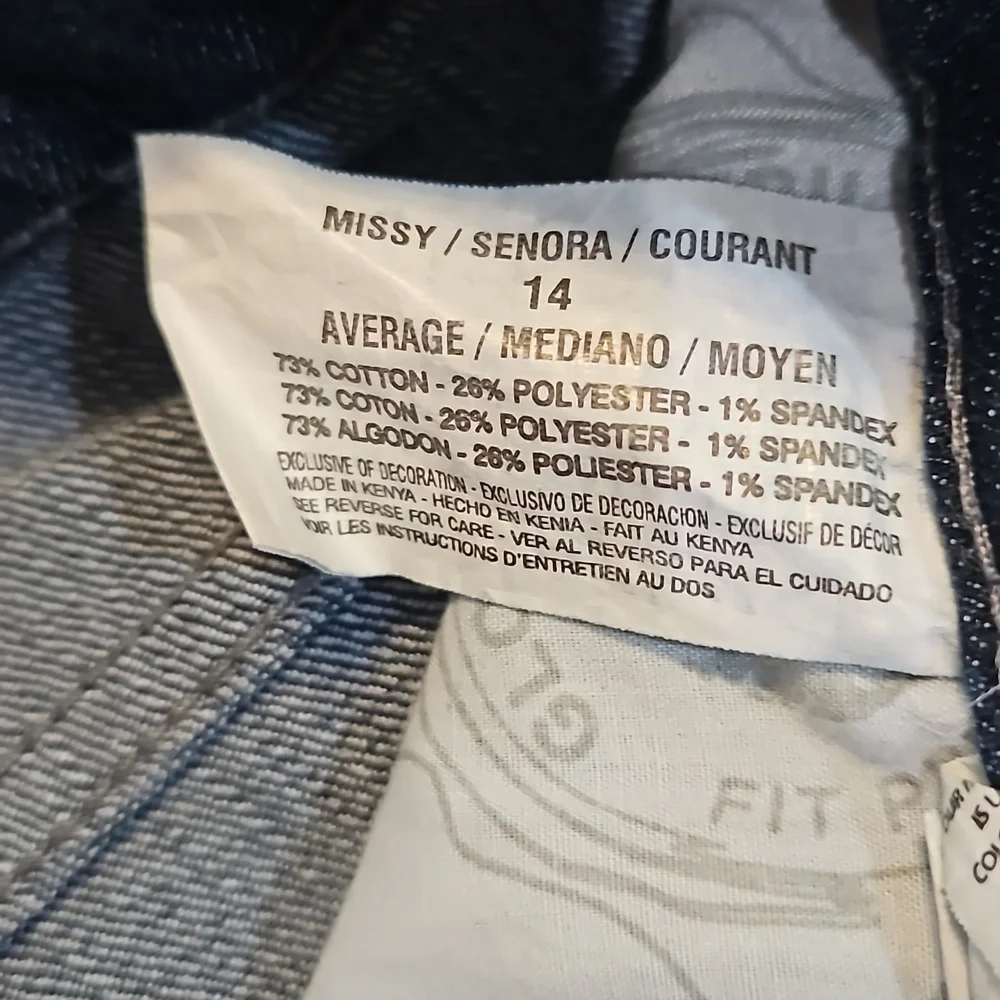 Gloria Vanderbilt | Amanda Fit Dark Wash Jeans | Size 14 - Picture 6 of 6